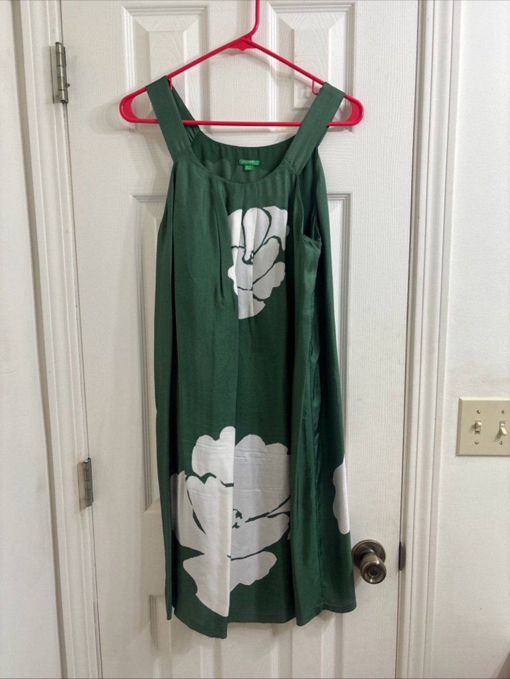 United colors of Benetton “Sisley” Sz Small Hawaiian Floral Dress Green & White